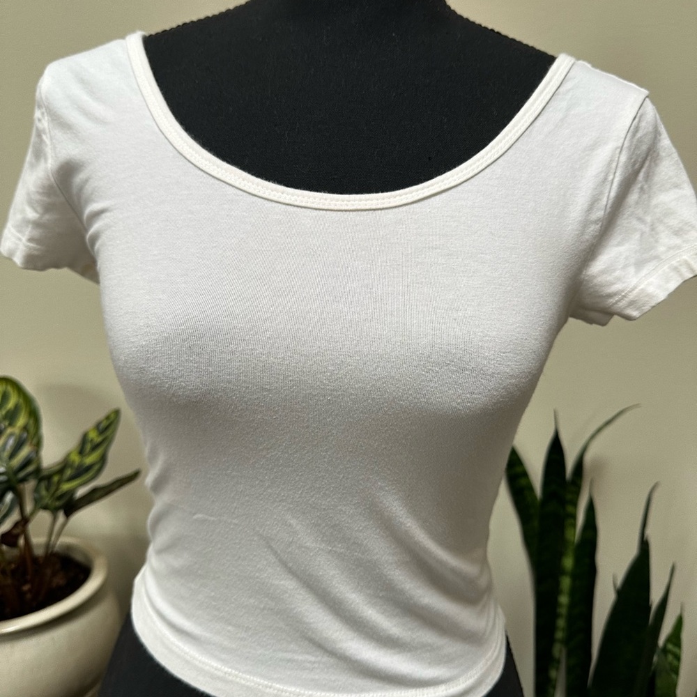 Forever 21 White Scoop Neck Short Sleeve Tee
